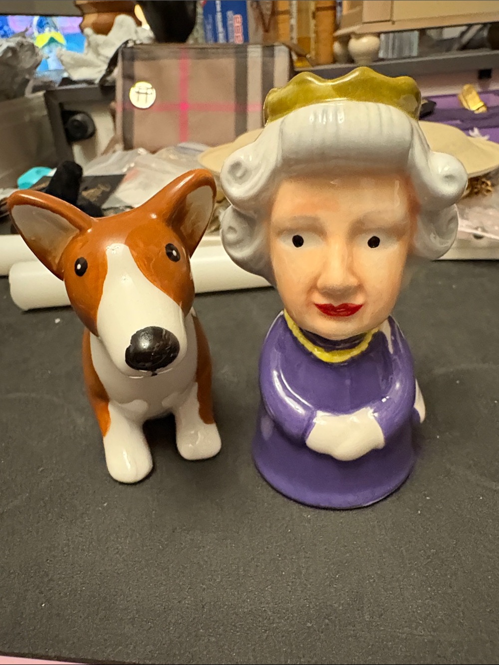 Queen Elizabeth 11And Beloved Corgi Salt And Pepper